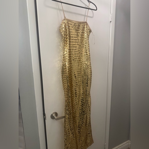 Runaway The Label Dresses & Skirts - BRAND NEW WITH TAGS- Runway The Label dress. Size Small. Gold Sequin